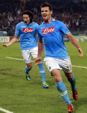 曾效力于达, 比赛