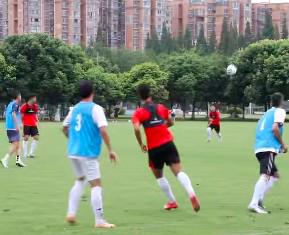 对抗激烈, 身赛上场 对抗激烈, 身赛上场