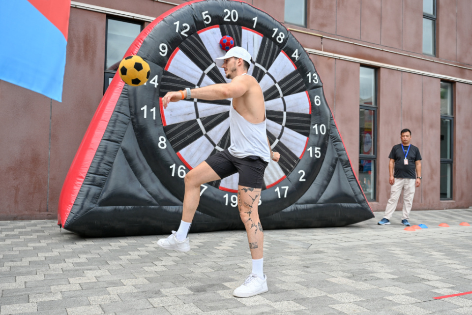 通过沉浸式, AA, 活季华漕镇